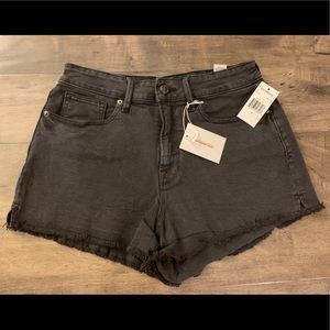 Good American “The Cut Off” short, Size 6 Black